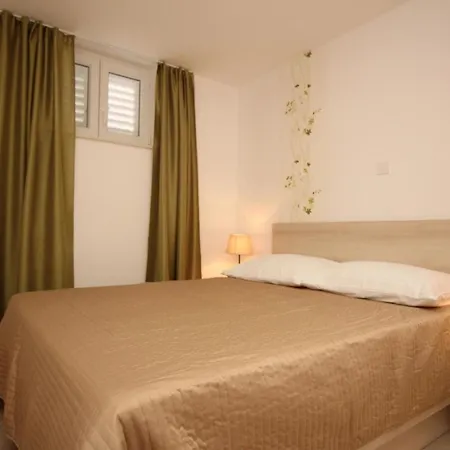 Apartman Gemuetliche In Mit Gemeinsamem Pool Und Grill